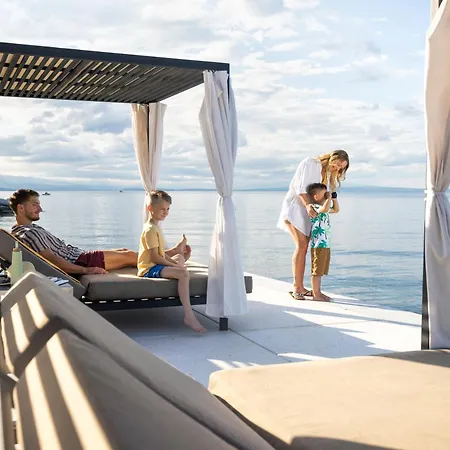 Hilton Costabella And