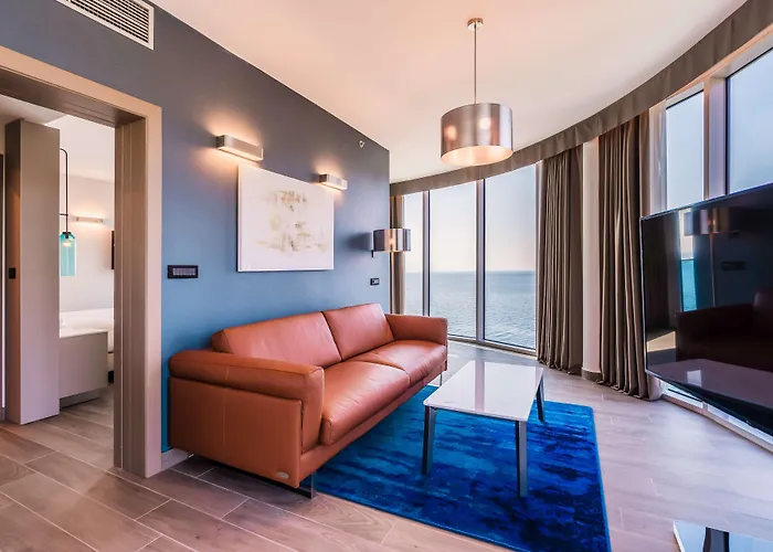 Hilton Costabella And リエカ