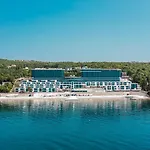 Hilton Costabella And
