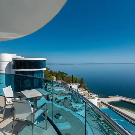 Hilton Costabella And 里耶卡