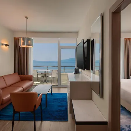 Hilton Costabella And Отель