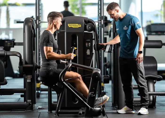 Hilton Costabella And רייקה