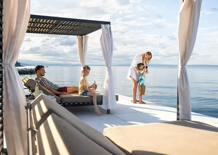 Hilton Costabella And