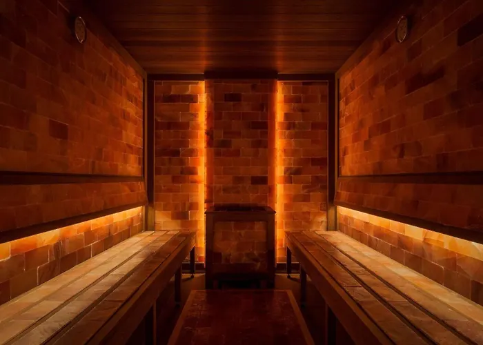 Hilton Costabella And רייקה