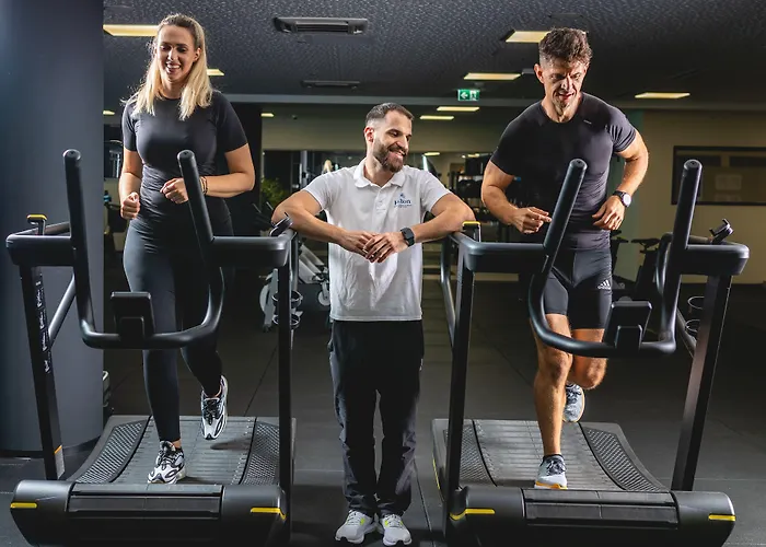 Hilton Costabella And רייקה