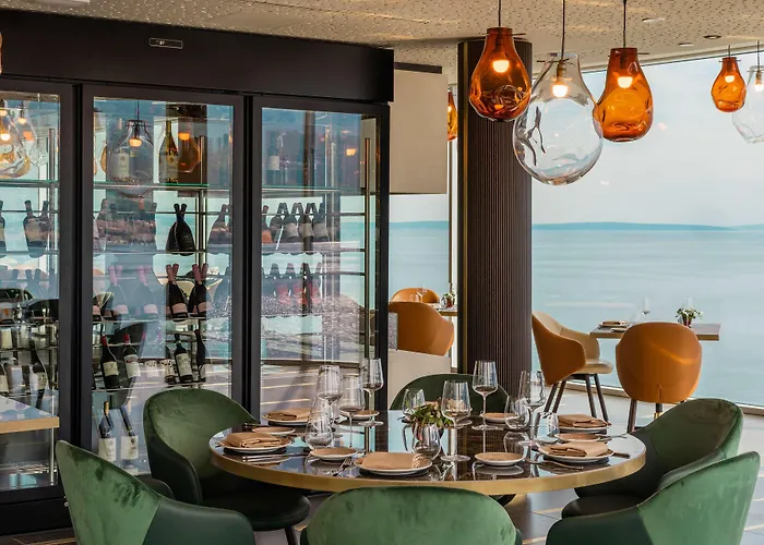 Hilton Costabella And